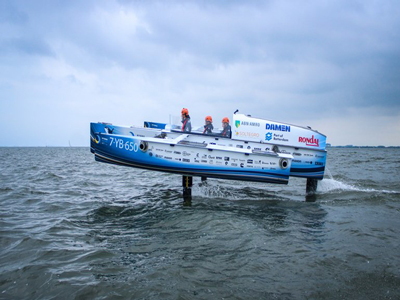 Barco de hidrógeno con láminas