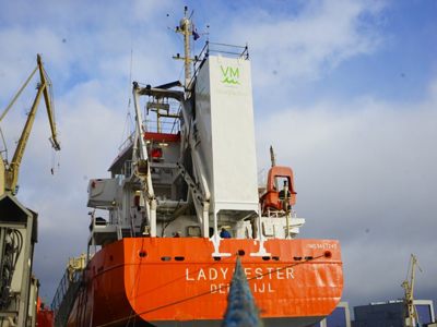 Tubo filtrador para barcos